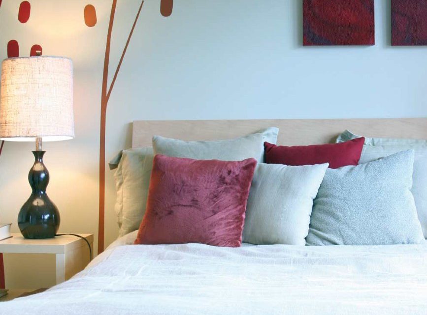 Mattschwarze Nachttischlampe – zeitloser Luxus für jedes Schlafzimmer
