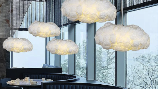 Schwebende Schönheit: Die Anthropologie Cloud Chandelier